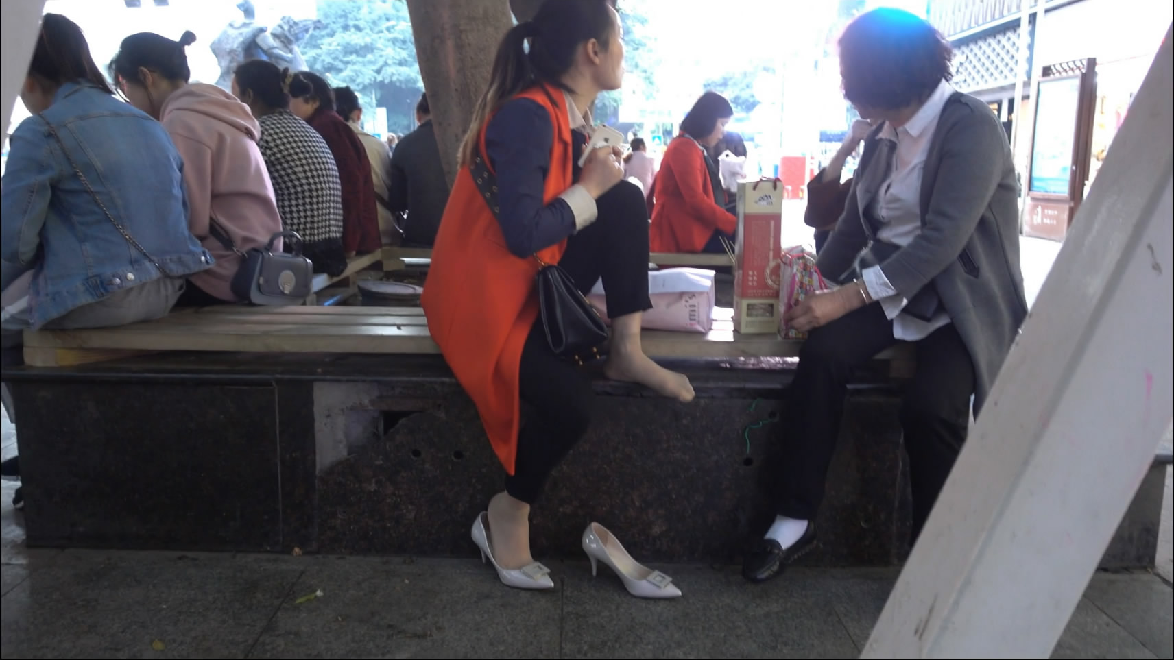 Relax with friends in the park
